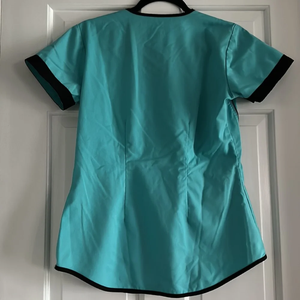 Women’s Scrub Top- NrG by Barco - Picture 3 of 3
